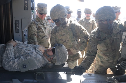 MEDEVAC 101: Army Reserve Soldiers train on the fly