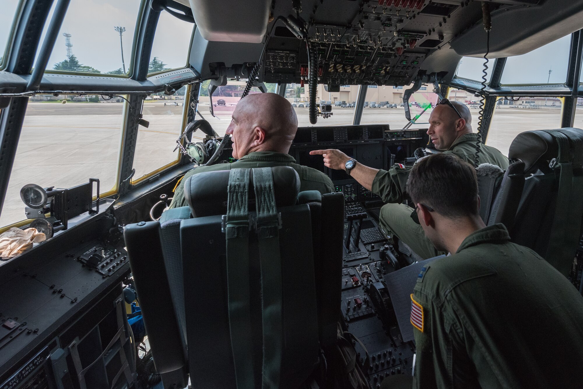 Col. Moss completes fini flight at Yokota