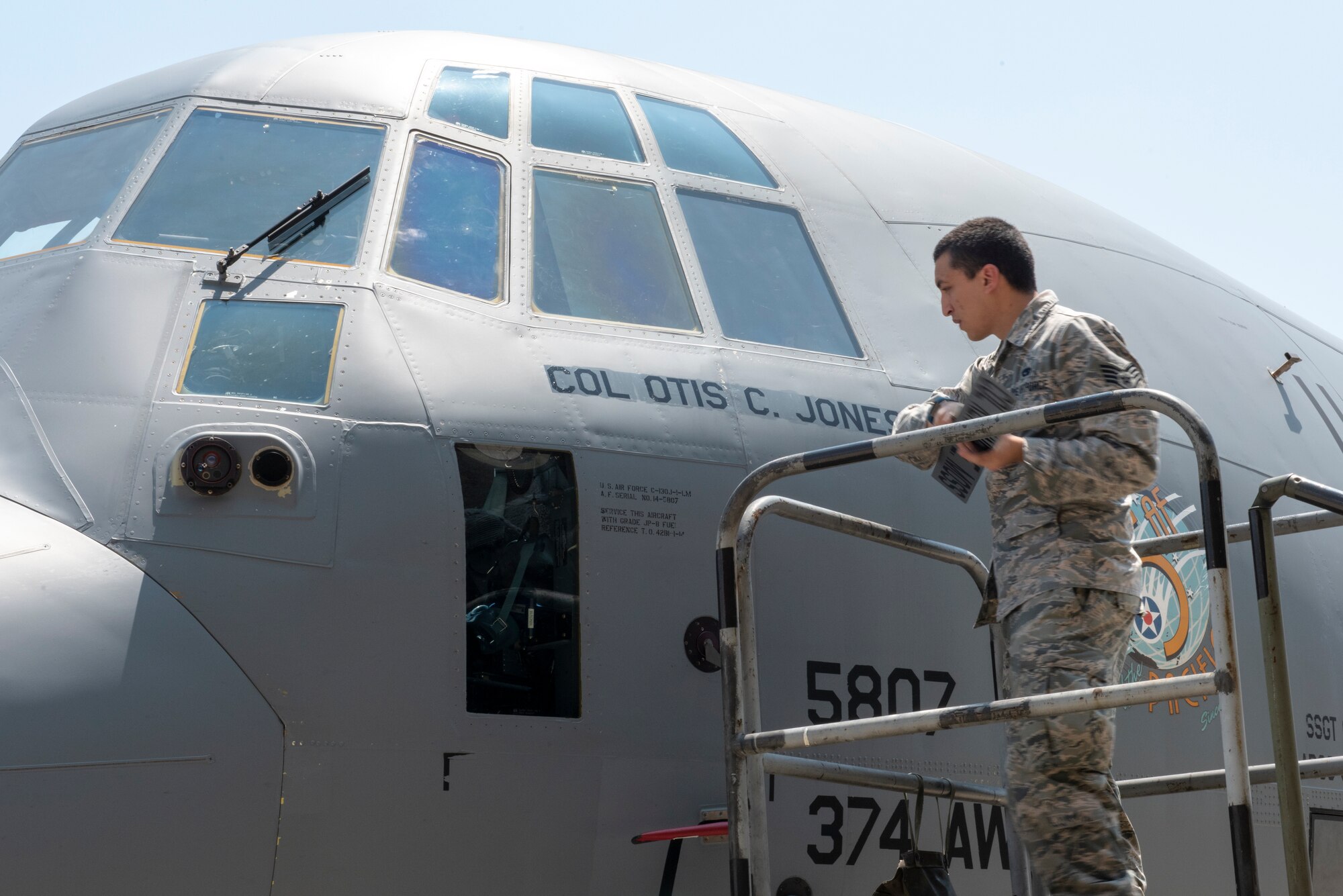 374th Airlift Wing welcomes new commander