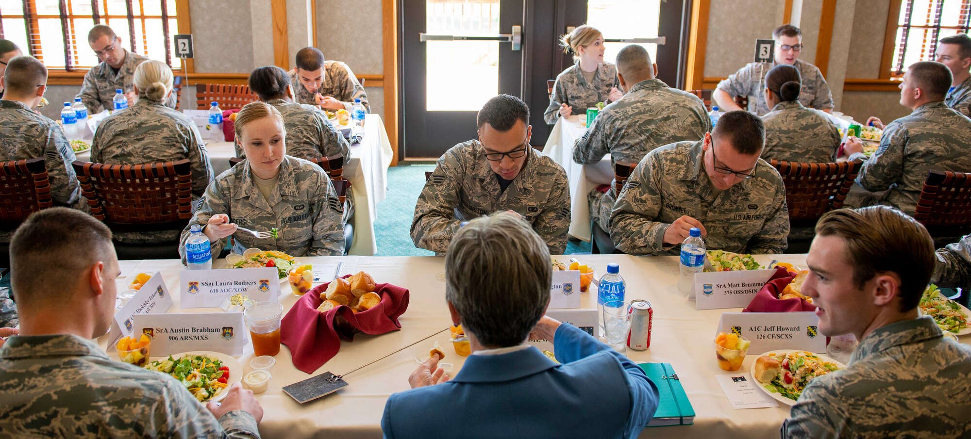 SECAF eats lunch with Airmen