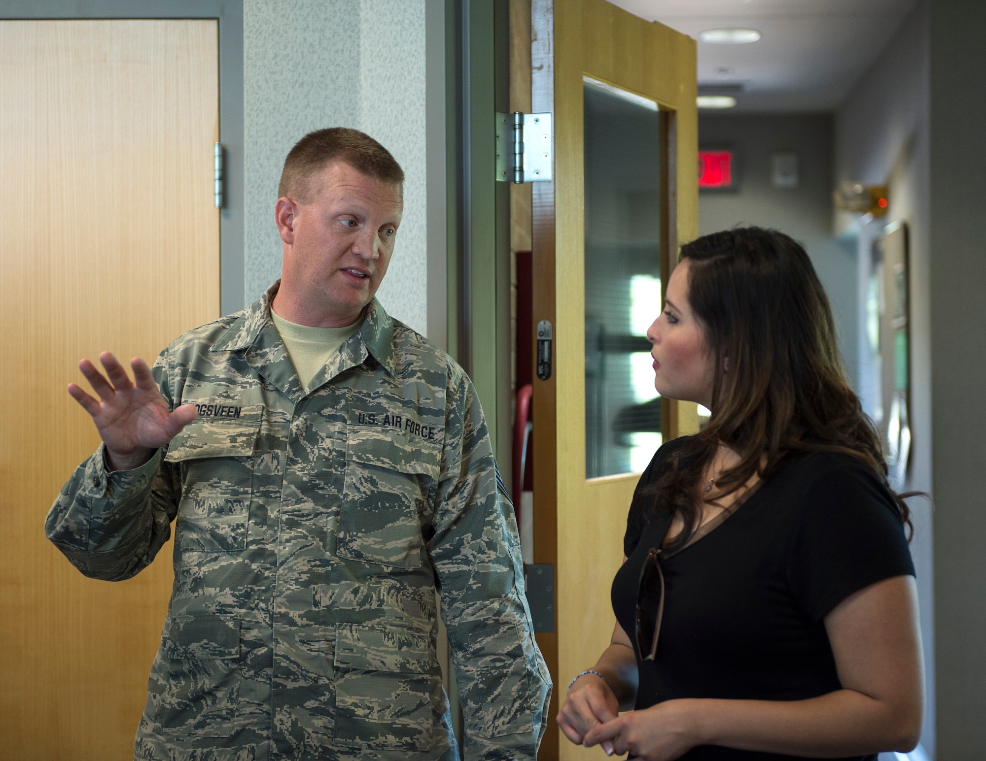 U.S. Air Force Airmen from the 133rd Airlift Wing and 148th Fighter Wing speak to members of the Minnesota Congressional Delegation staff in St. Paul, Minn., July 17, 2018.