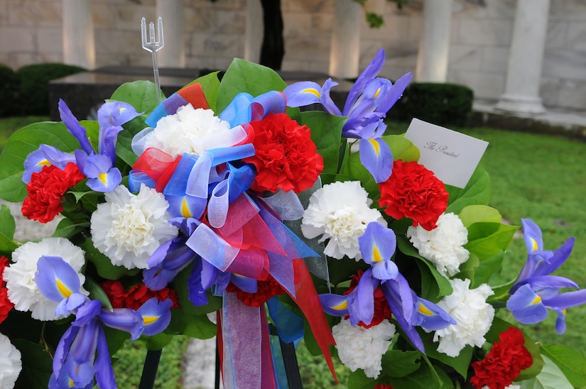 All My Heart Standing Wreath in Warren, OH