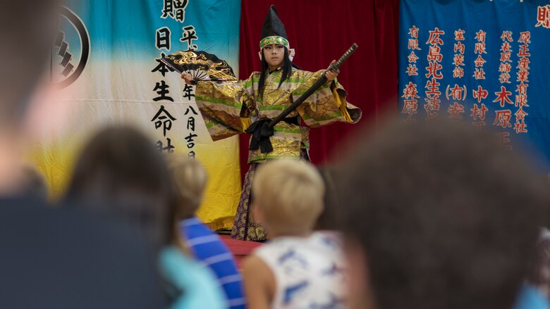 Japanese share history through performance with American children