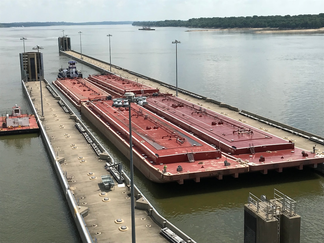 M/V Steve Golding goes through Olmsted Locks