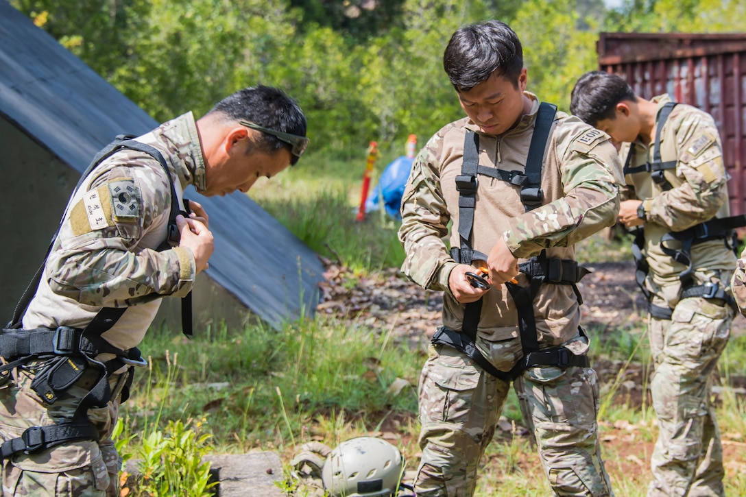 Members of the Korean Special Warfare Brigade, Explosive Ordnance Disposal Unit 1, gear up in preparation to conduct rappelling training at Joint Base Pearl Harbor-Hickam, Hawaii.