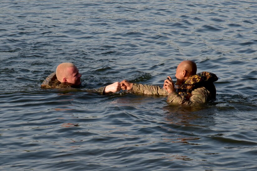 Reserve engineers drop into the Arkansas River for River Assault 2018