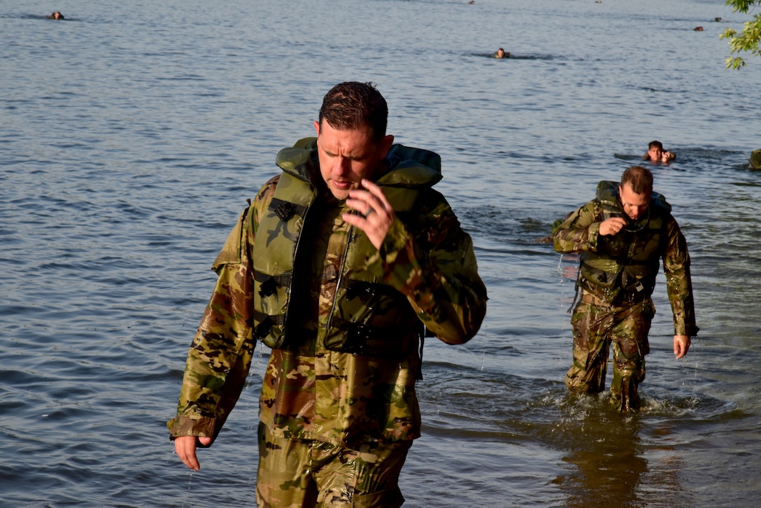 Reserve engineers drop into the Arkansas River for River Assault 2018