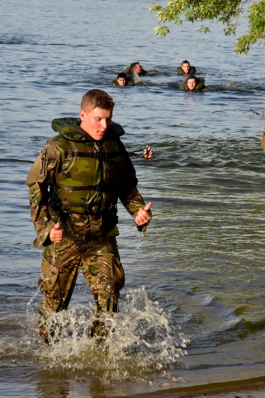 Reserve engineers drop into the Arkansas River for River Assault 2018