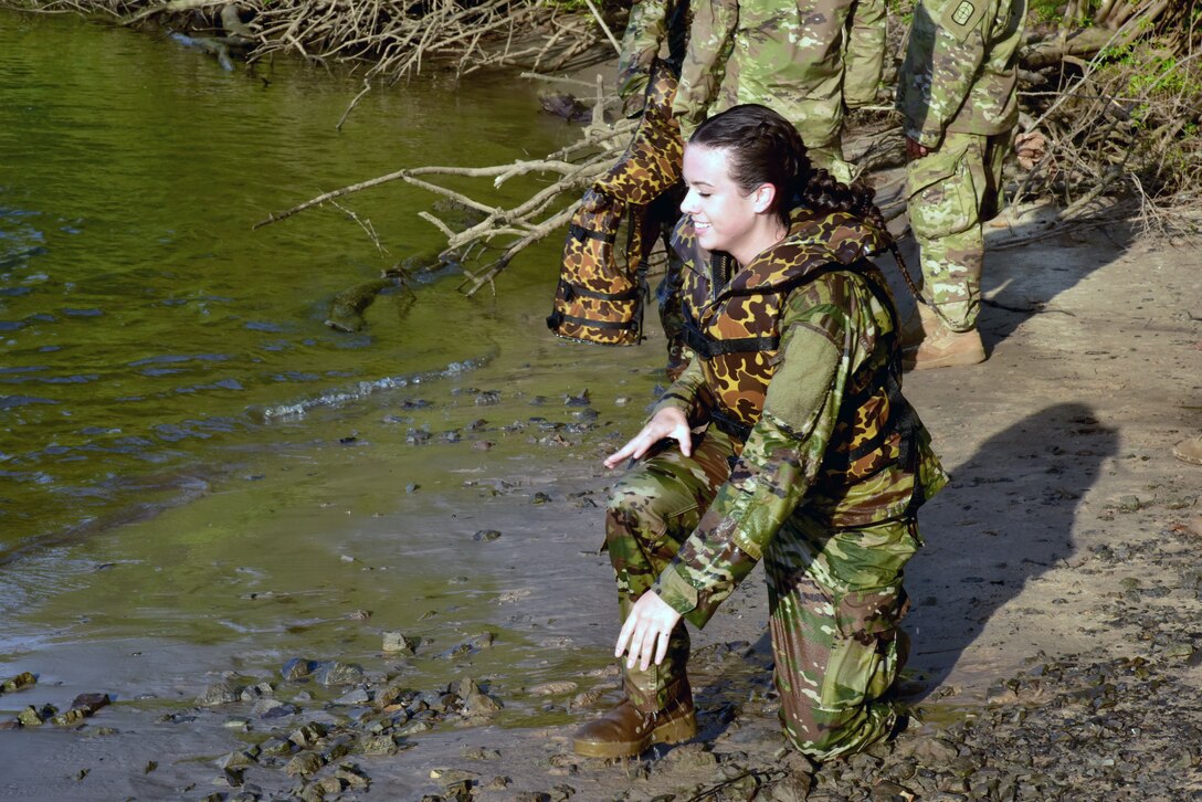 Reserve engineers drop into the Arkansas River for River Assault 2018