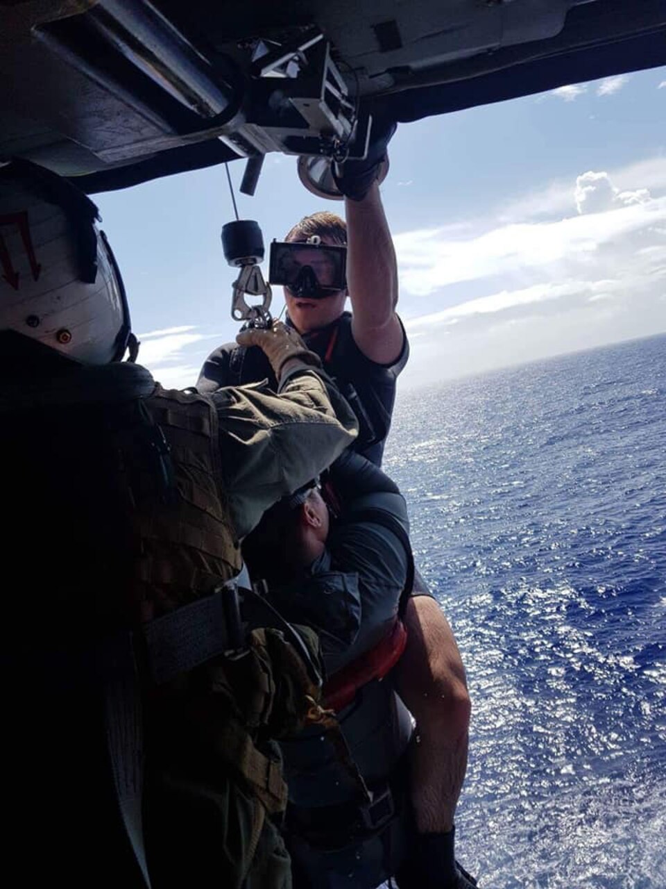 PACIFIC OCEAN (July 26, 2018) -- Sailors assigned to the Guam-based “Island Knights” from Helicopter Sea Combat Squadron (HSC) 25 rescue divers separated from their boat more than 15 miles from the Guam shore.