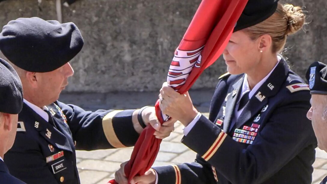 Lt. Gen. Todd Semonite speaks with Brig. Gen. Peter Helmlinger and Col. Kimberly Colloton following the change of command ceremony for the South Pacific Division on July 25, 2018. Col. Colloton assumed command and outgoing commander Brig. Gen. Helmlinger will soon transition to lead the Northwestern Division. Col. Colloton was commander of the Albuquerque District 2008-2010.