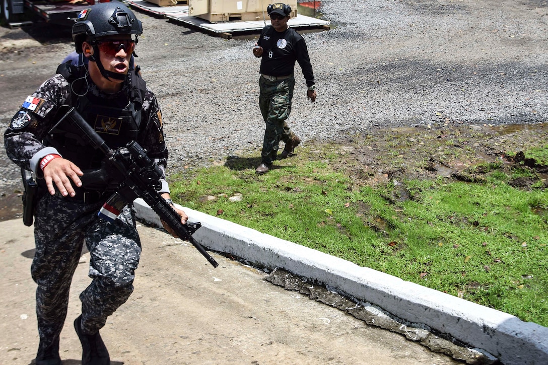 A Panamanian commando rushes up a ramp before engaging targets.