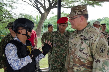 U.S. Army experts train with Malaysian soldiers