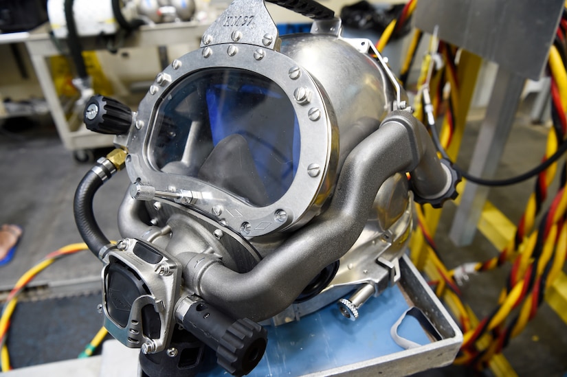 he Office of Naval Research TechSolutions-sponsored MK29 Mixed Gas Rebreather system developed at the Naval Surface Warfare Center Panama City Division undergoes testing at the Naval Experimental Diving Unit in Panama City, Fla.