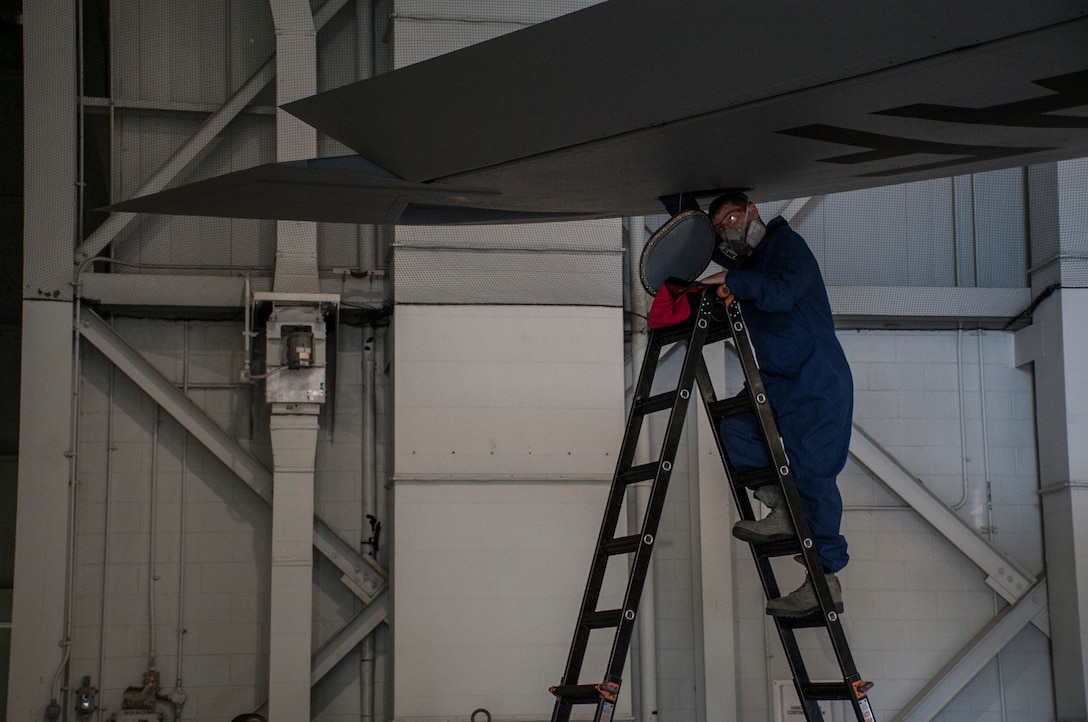 Staff Sgt. Bonham Macintosh, 6th Maintenance Squadron aircraft fuel systems craftsman, begins preparation to pressurize a wing fuel system on a KC-135 Stratotanker aircraft at MacDill Air Force Base, Fla., May 31, 2018. One step fuel system Airmen use is to pressurize the aircraft’s fuel system to detect leaks and if found, pinpoint their exact location for repairs. (U.S. Air Force photo by Airman 1st Class Adam R. Shanks)