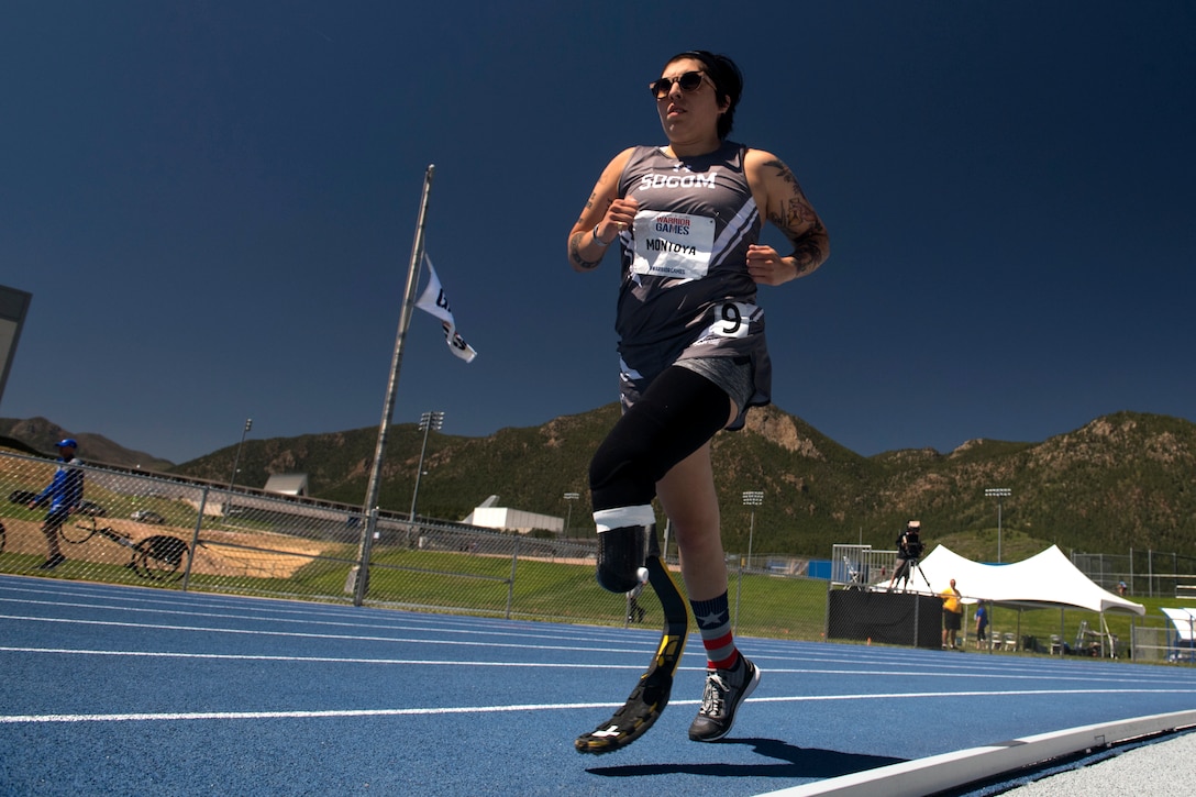 Army Staff Sgt. Lauren Montoya competes in a race during the 2018 Defense Department Warrior Games at the U.S. Air Force Academy.