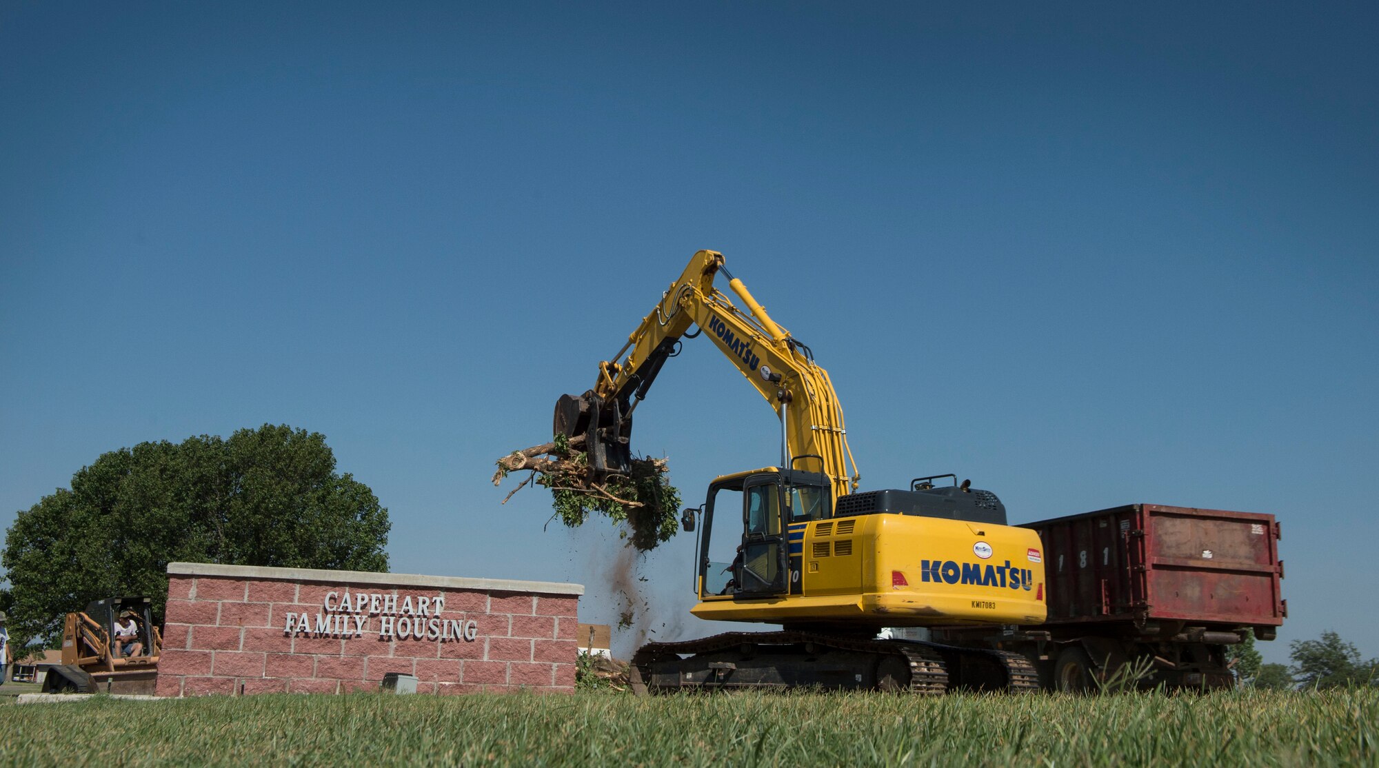 Contractors remove a dead tree outside of Capehart family housing, June 1, 2018, Altus Air Force Base, Okla. Trees are being removed due to the damage sustained in multiple ice storms, causing them to fall on vehicles and houses. (U.S. Air Force photo by Airman First Class Jeremy Wentworth