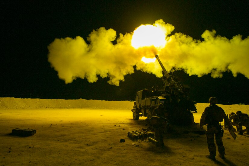 French soldiers, assigned to Task Force Wagram, conduct an evening fire mission in support of Operation Roundup in Qaim, Iraq.