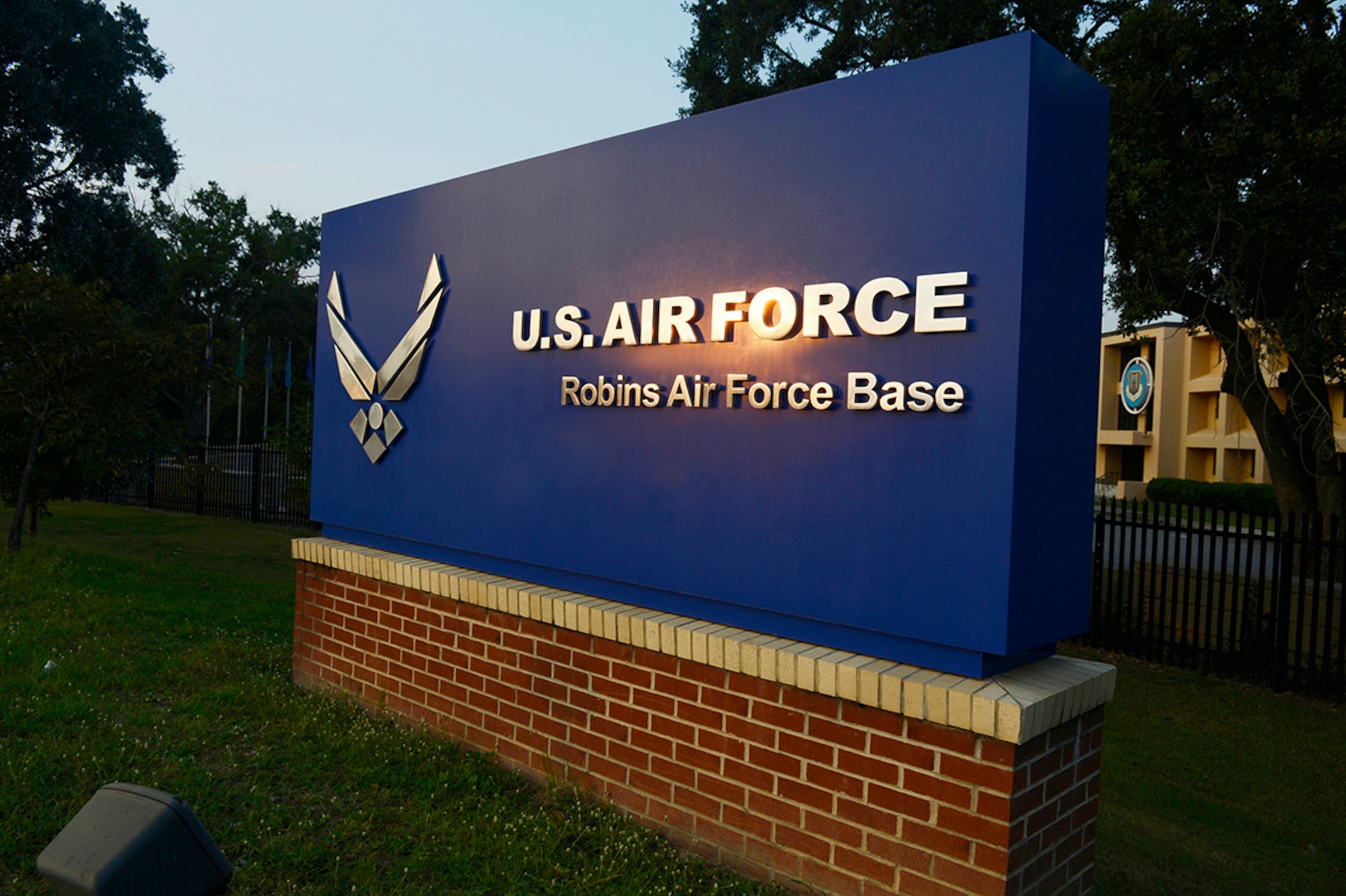 (U.S. Air Force photo/EDWARD ASPERA)