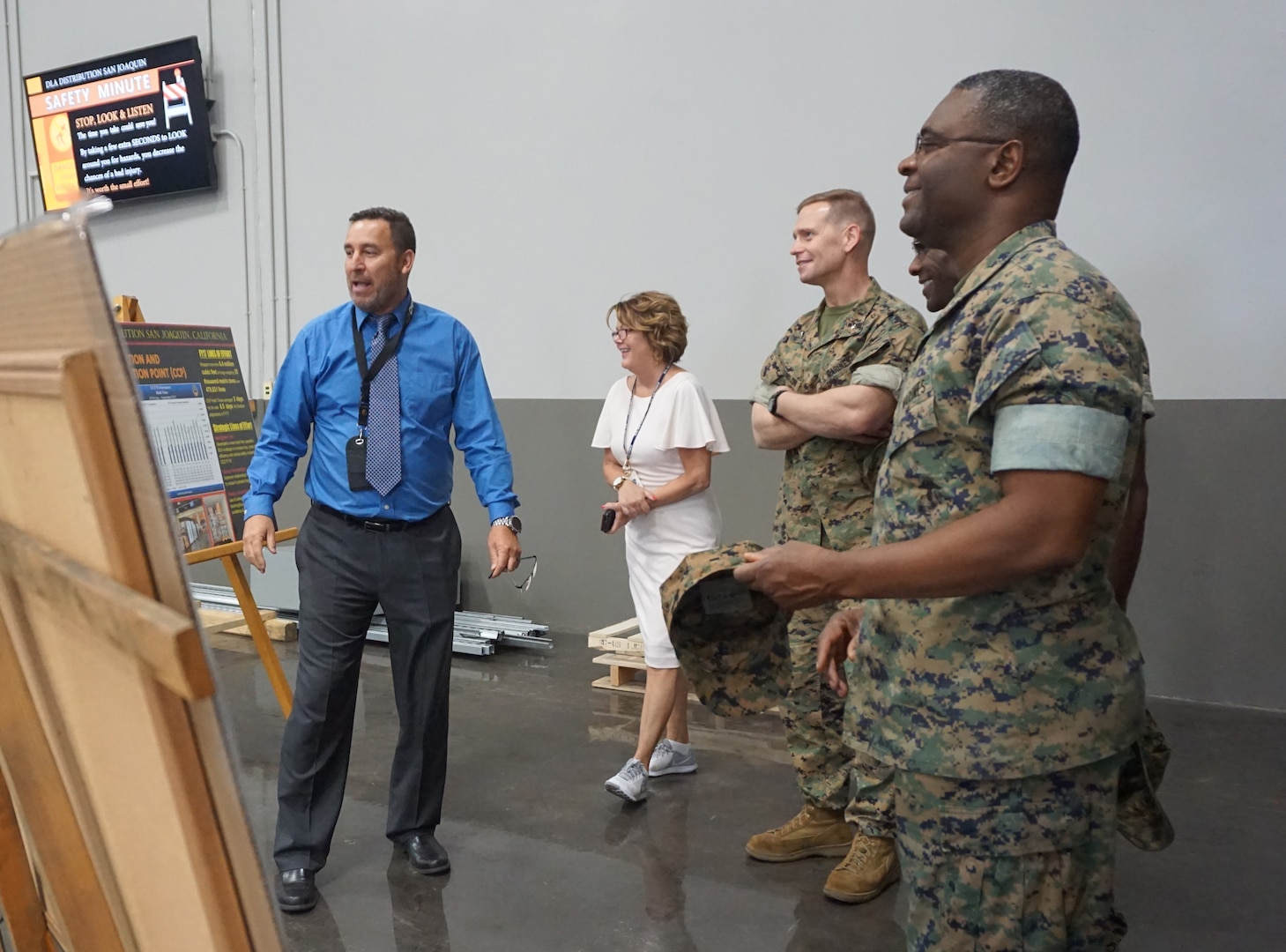 Assistant deputy commandant for Installation and Logistics, Headquarters, U.S. Marine Corps visits DLA Distribution San Joaquin