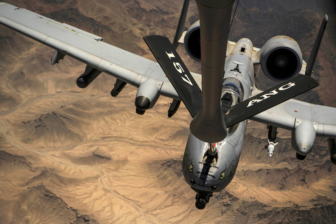 An Air Force KC-135 Stratotanker aircraft refuels an A-10 Thunderbolt II.