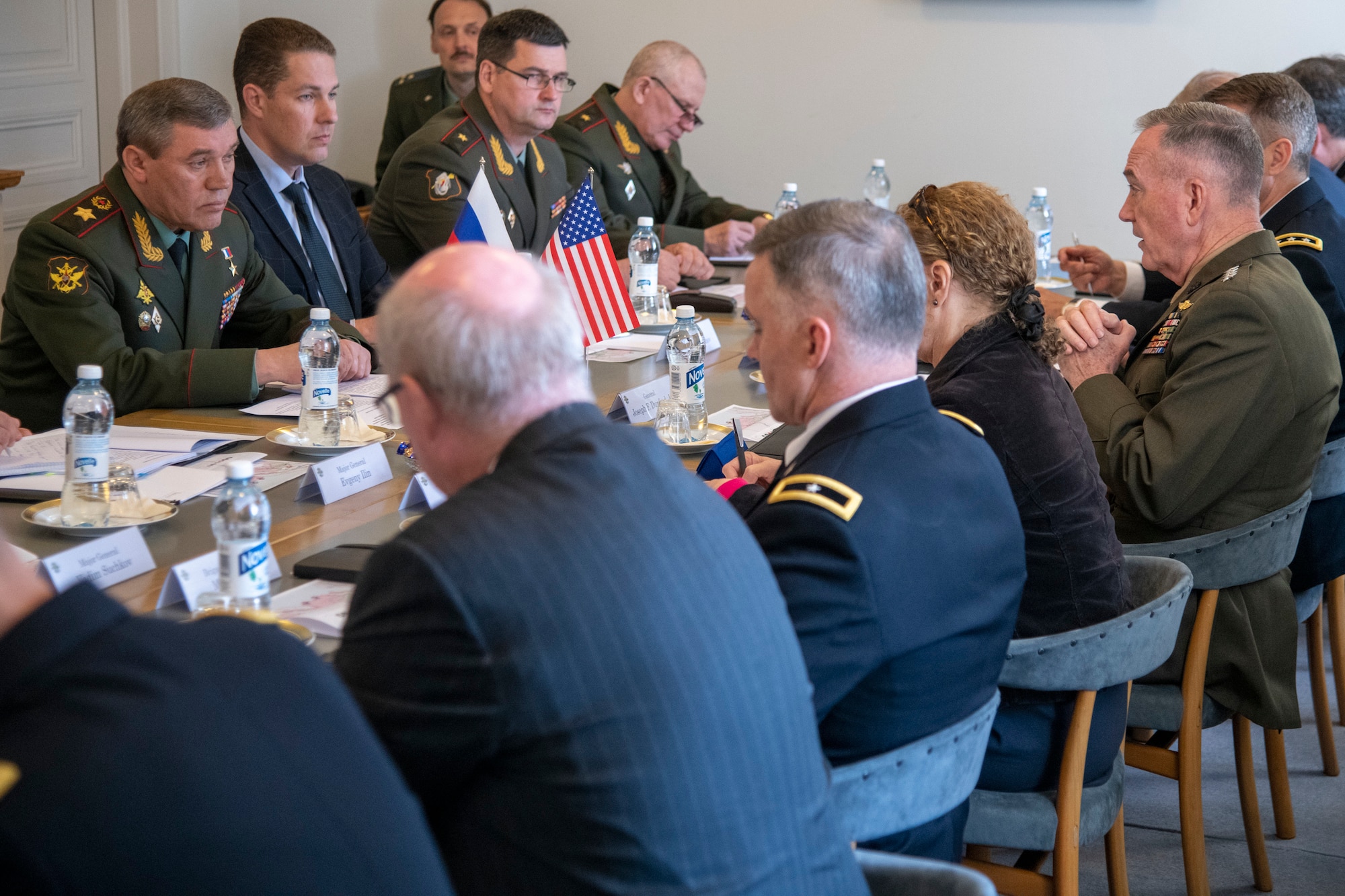 Marine Corps Gen. Joe Dunford, chairman of the Joint Chiefs of Staff, meets with Russian Army Gen. Valery Gerasimov, Chief of the General Staff of the Armed Forces of Russia, at Königstedt Manor in Helsinki, Finland, June 8, 2018.
