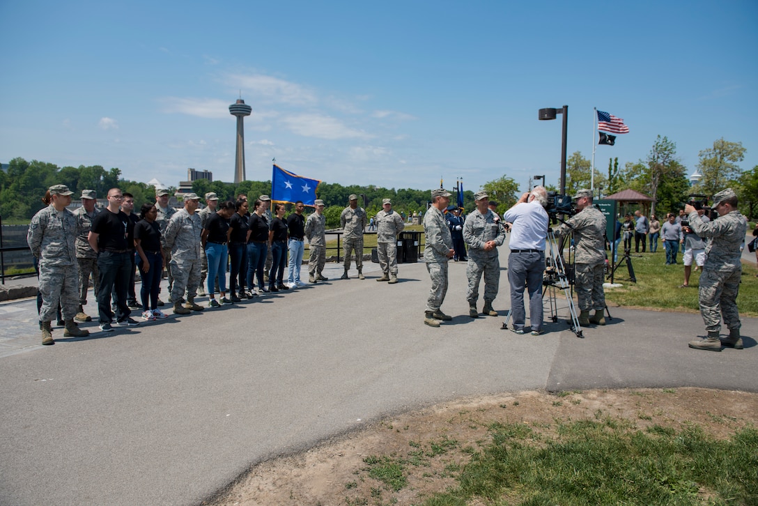 Mass enlistment ceremony held at Niagara Falls