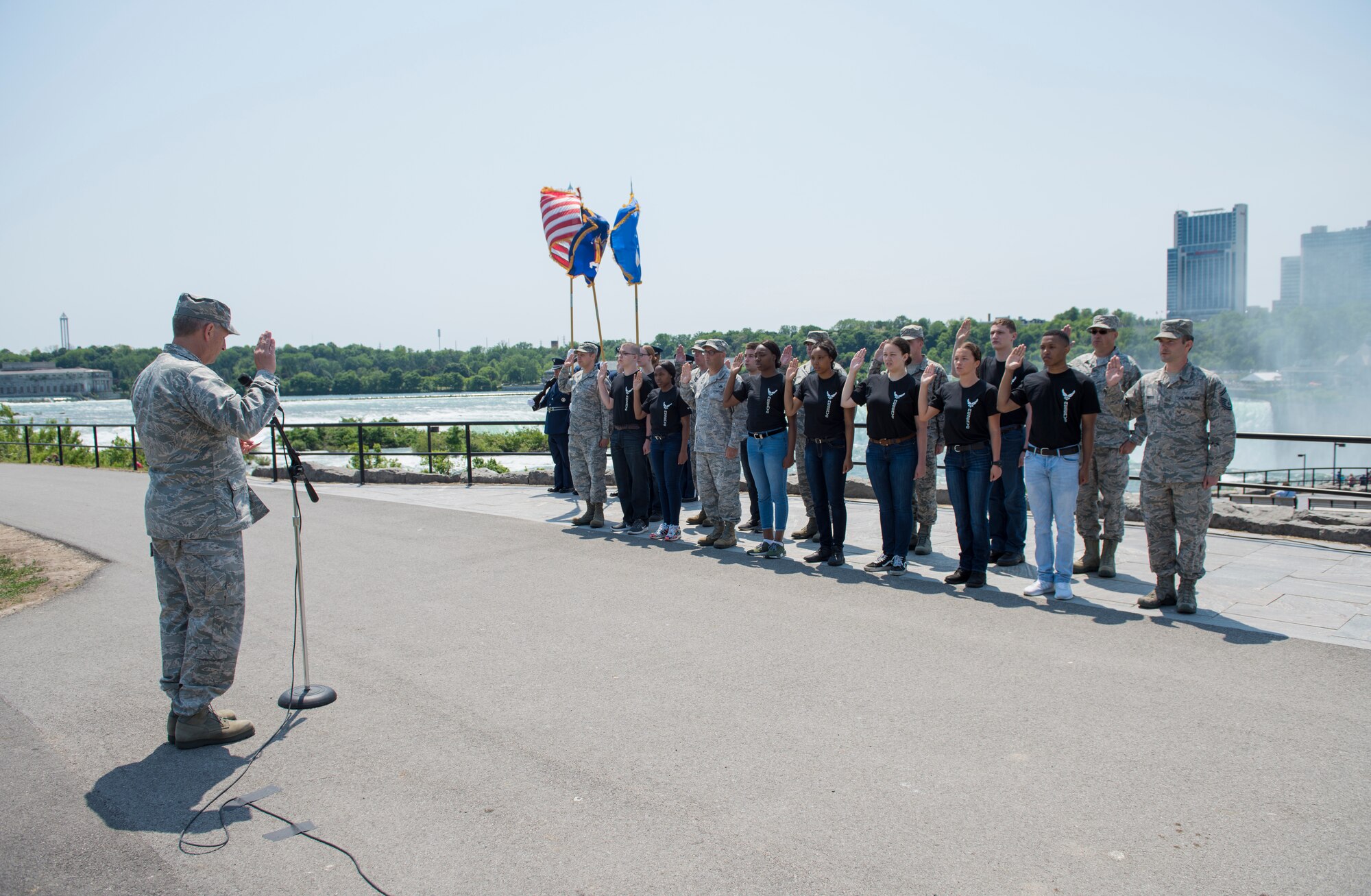 Mass enlistment ceremony held at Niagara Falls