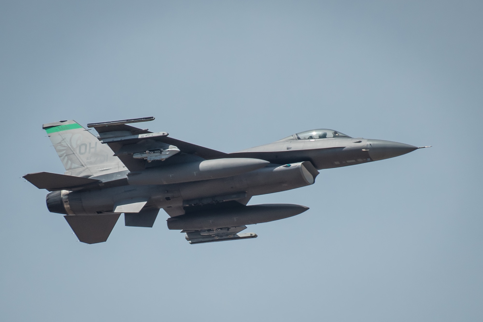 An F-16 Fighting Falcon from the Ohio Air National Guard’s 180th Fighter Wing performs an aerial demonstration over the Ohio River April 21, 2018, during the Thunder Over Louisville air show in Louisville, Ky. The Kentucky Air National Guard once again served as the base of operations for military aircraft participating in the show, providing essential maintenance and logistical support. (U.S. Air National Guard photo by Lt. Col. Dale Greer)