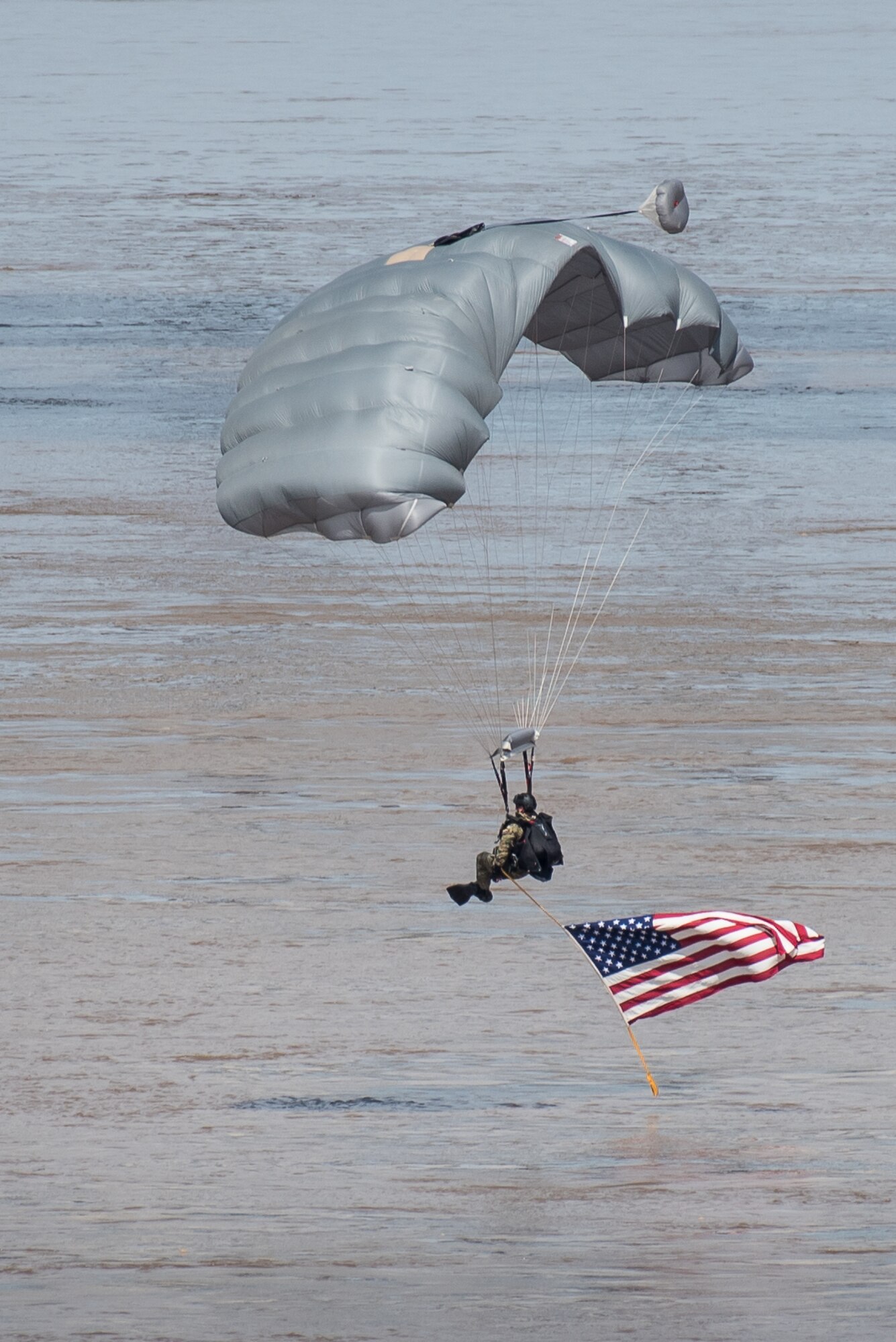 A special operator from the Kentucky Air National Guard’s 123rd Special Tactics Squadron parachutes into the Ohio River from a C-130 aircraft during the Thunder Over Louisville air show in Louisville, Ky., April 21, 2018. The squadron is comprised of combat controllers, pararescuemen, special operations weathermen and special tactics officers. (U.S. Air National Guard photo by Lt. Col. Dale Greer)