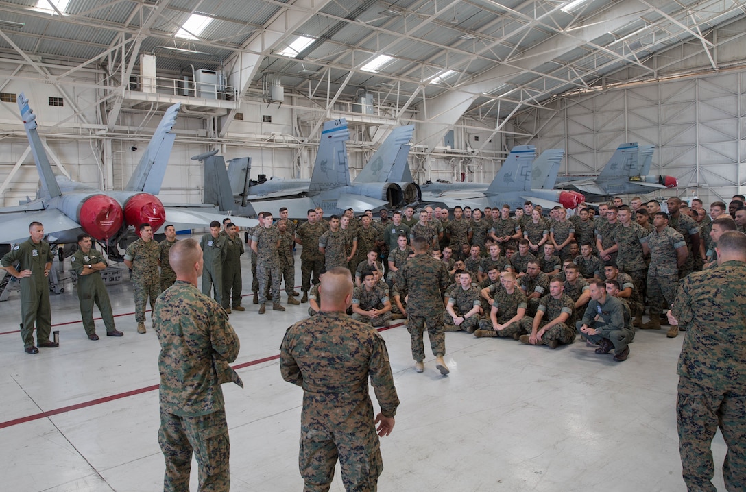 Senior leaders of 23rd Marine Regiment, 4th Marine Division, and Marine Aircraft Group 41, 4th Marine Aircraft Wing, speak with Marines from Marine Fighter Attack Squadron 112, MAG-41, 4th MAW, during Integrated Training Exercise 4-18 in Miramar, California, on June 9, 2018. Marine Aircraft Group 41 is fulfilling the Air Combat Element role of ITX 4-18, providing essential support to Ground Combat Elements of Marine Air Ground Task Force 23. (Photo by U.S. Marine Corps Lance Cpl. Samantha Schwoch/released)
