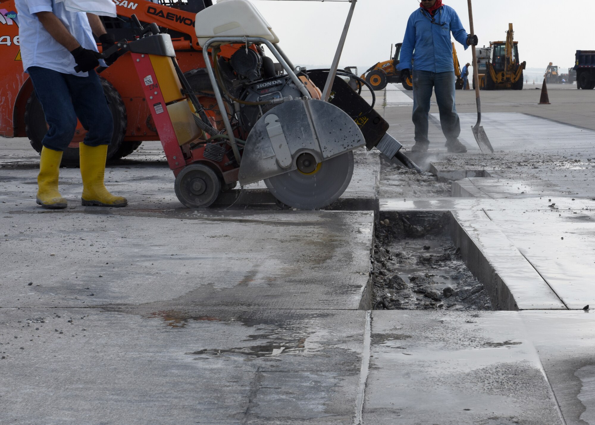 Flying operations on the runway ceased from May 24 to June 2, 2018, in order to complete the necessary repairs .