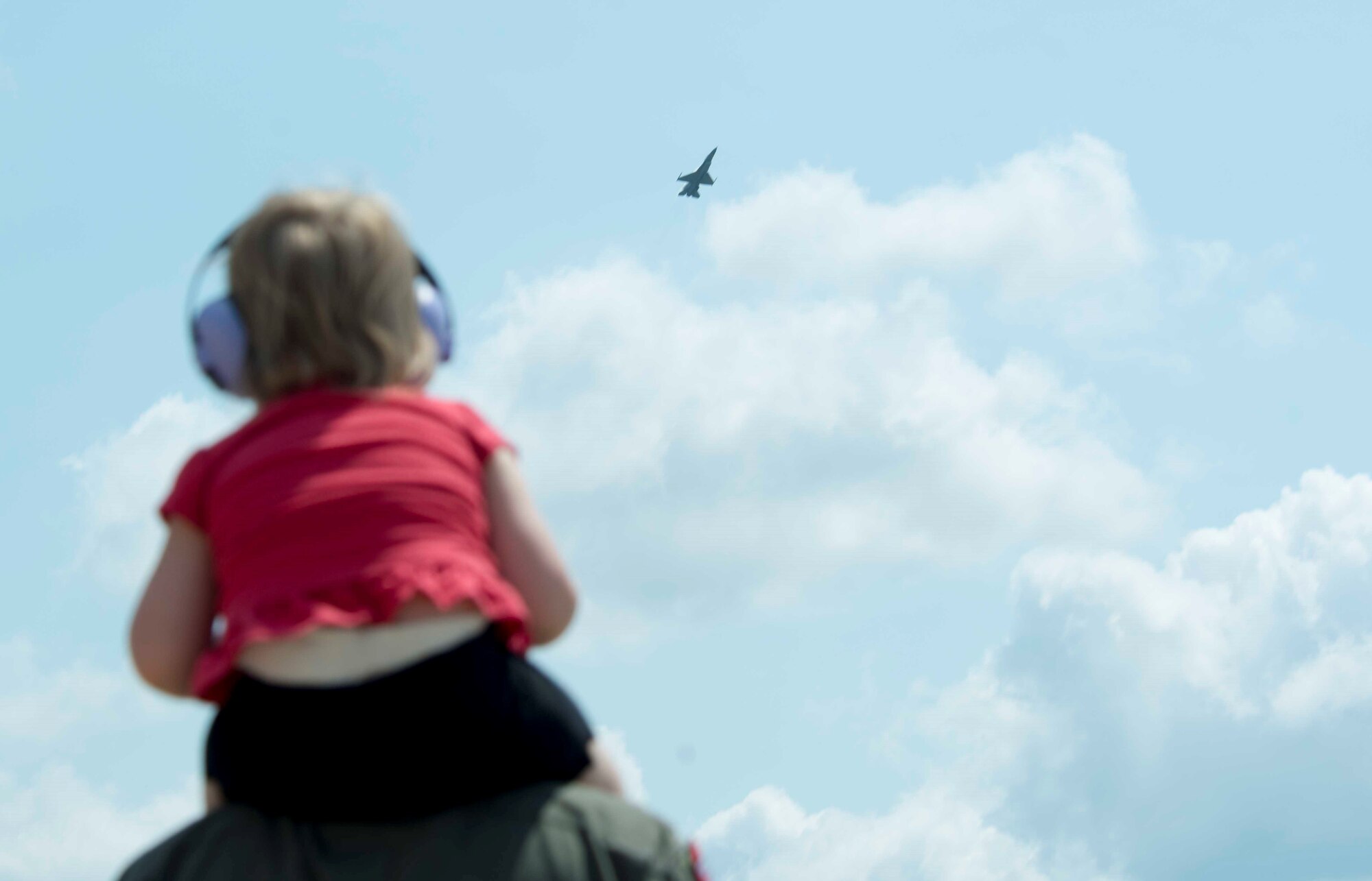A Team Shaw member watches Maj. John Waters, Air Combat Command Viper Demonstration Team commander and pilot, fly an F-16CM Fighting Falcon at Shaw Air Force Base (AFB), S.C., June 9, 2018.