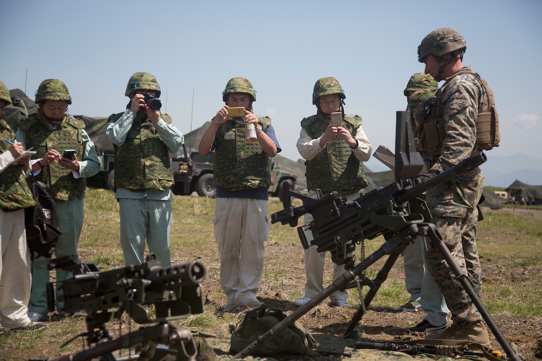 Members of the South Kanto Defense Bureau view common weapons...