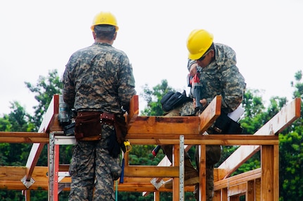 Hawaii National Guard engineers build shelters for volcano evacuees