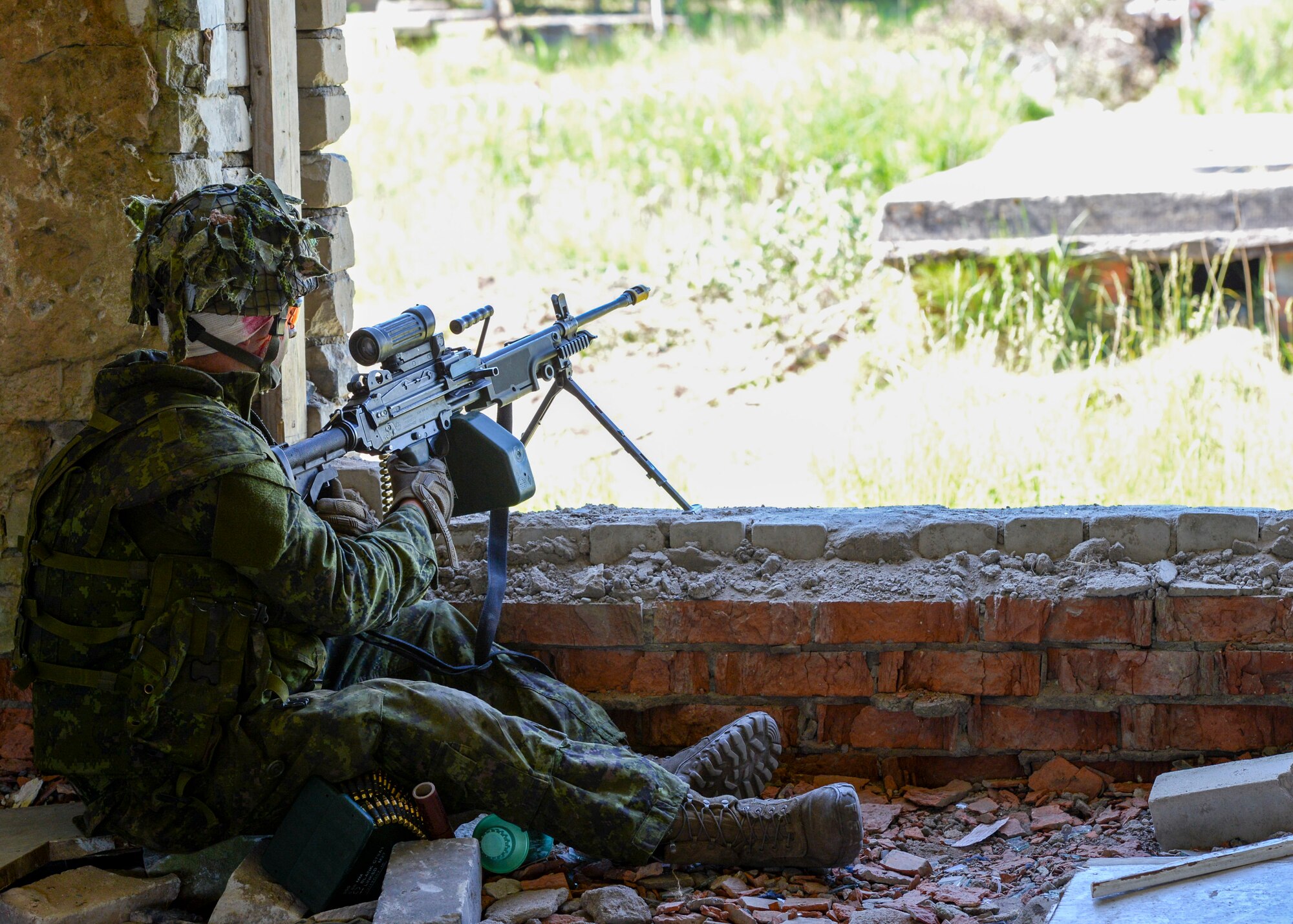 A member of the Canadian military waits for opposing forces to move during an exercise in Skrunda, Latvia on June 13, 2018. Canadian forces were teamed with Spanish, Italian, and Latvian platoons to act as a defending force during a battle simulation for Saber Strike 18. One of Saber Strike’s major focuses is to build strong and strategic partnerships. (U.S. Air Force photo by Staff Sgt. Jimmie D. Pike)