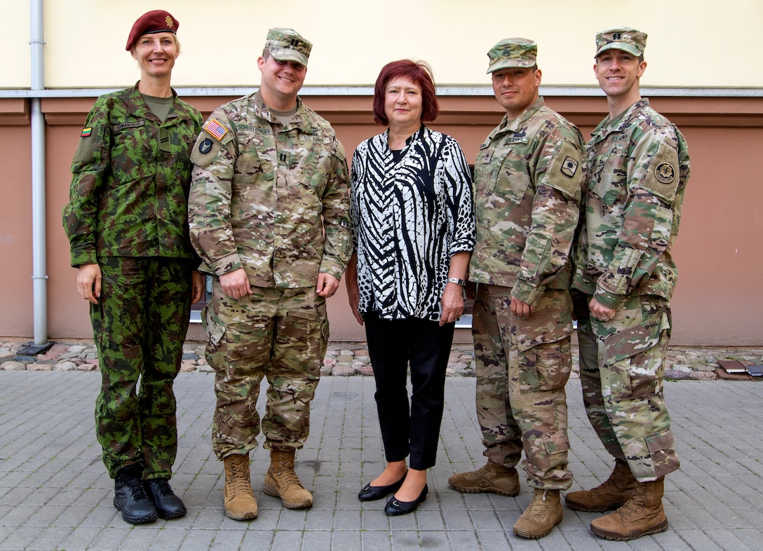 Reserve Soldiers assist Lithuanian civil leaders with crisis management planning – Saber Strike 18