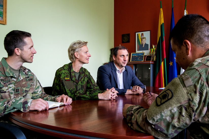 Reserve Soldiers assist Lithuanian civil leaders with crisis management planning – Saber Strike 18