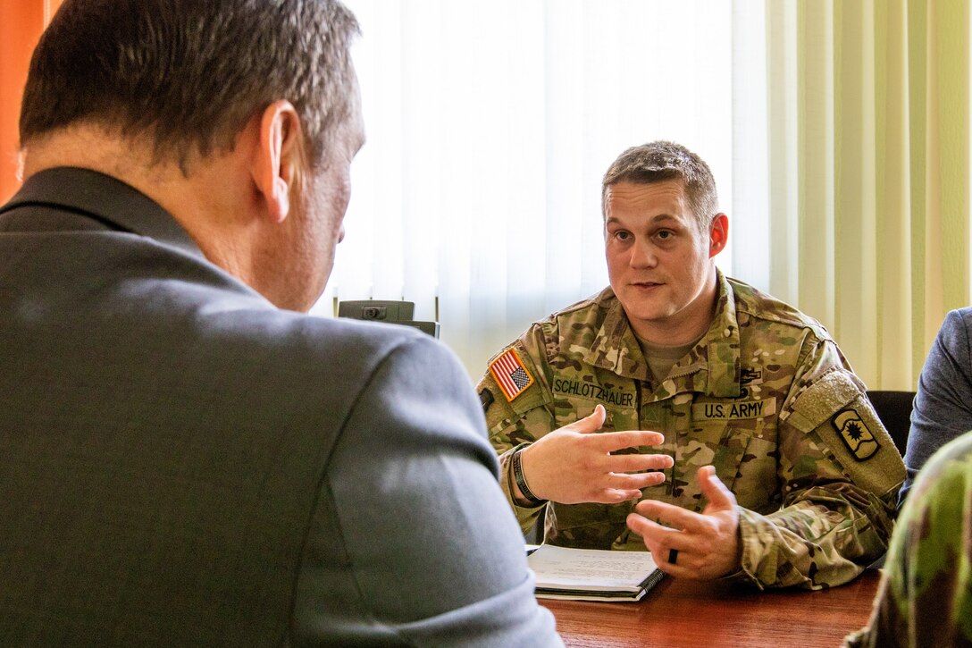 Reserve Soldiers assist Lithuanian civil leaders with crisis management planning – Saber Strike 18