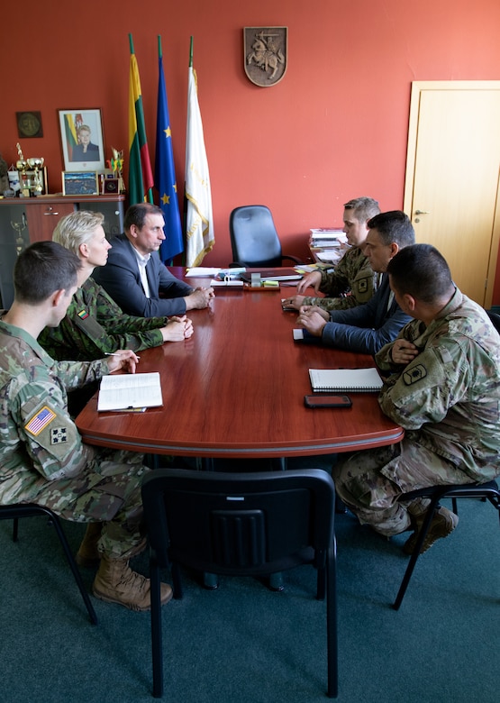 Reserve Soldiers assist Lithuanian civil leaders with crisis management planning – Saber Strike 18