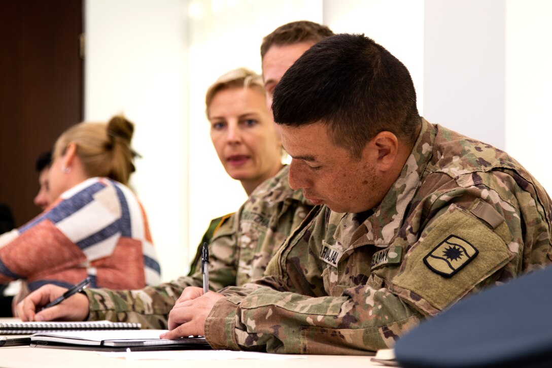 Reserve Soldiers assist Lithuanian civil leaders with crisis management planning – Saber Strike 18