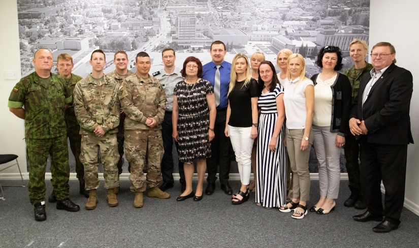 Reserve Soldiers assist Lithuanian civil leaders with crisis management planning – Saber Strike 18