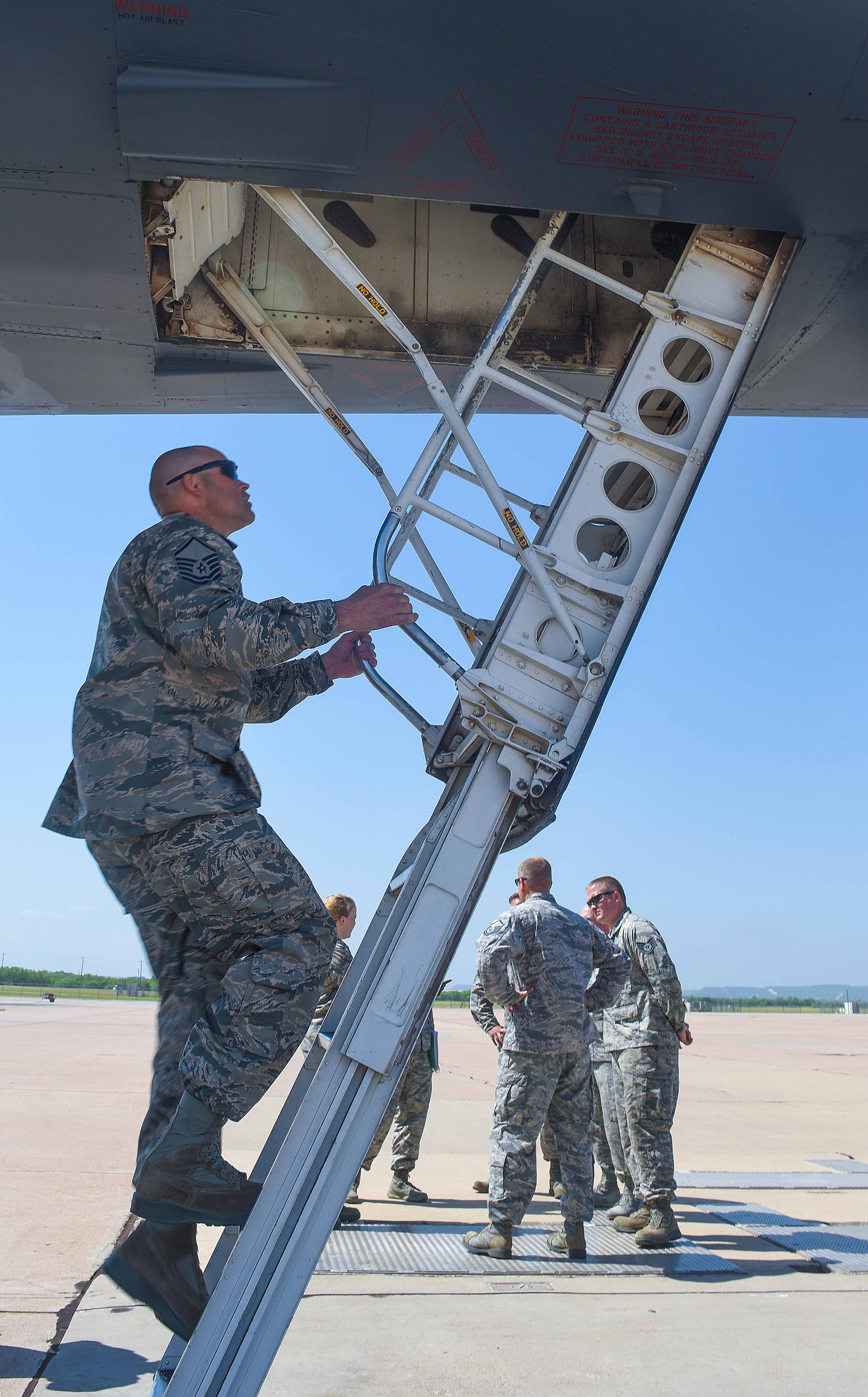 91st MW, 7th BW share mission success, innovations for mutual unit improvements > Dyess Air