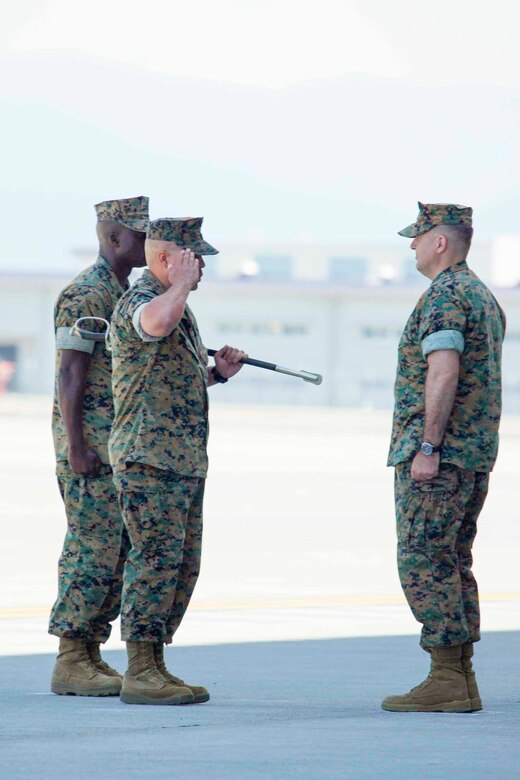 Sgt. Maj. Perez bids VMGR-152 farewell, Sgt. Maj. Tyler takes charge