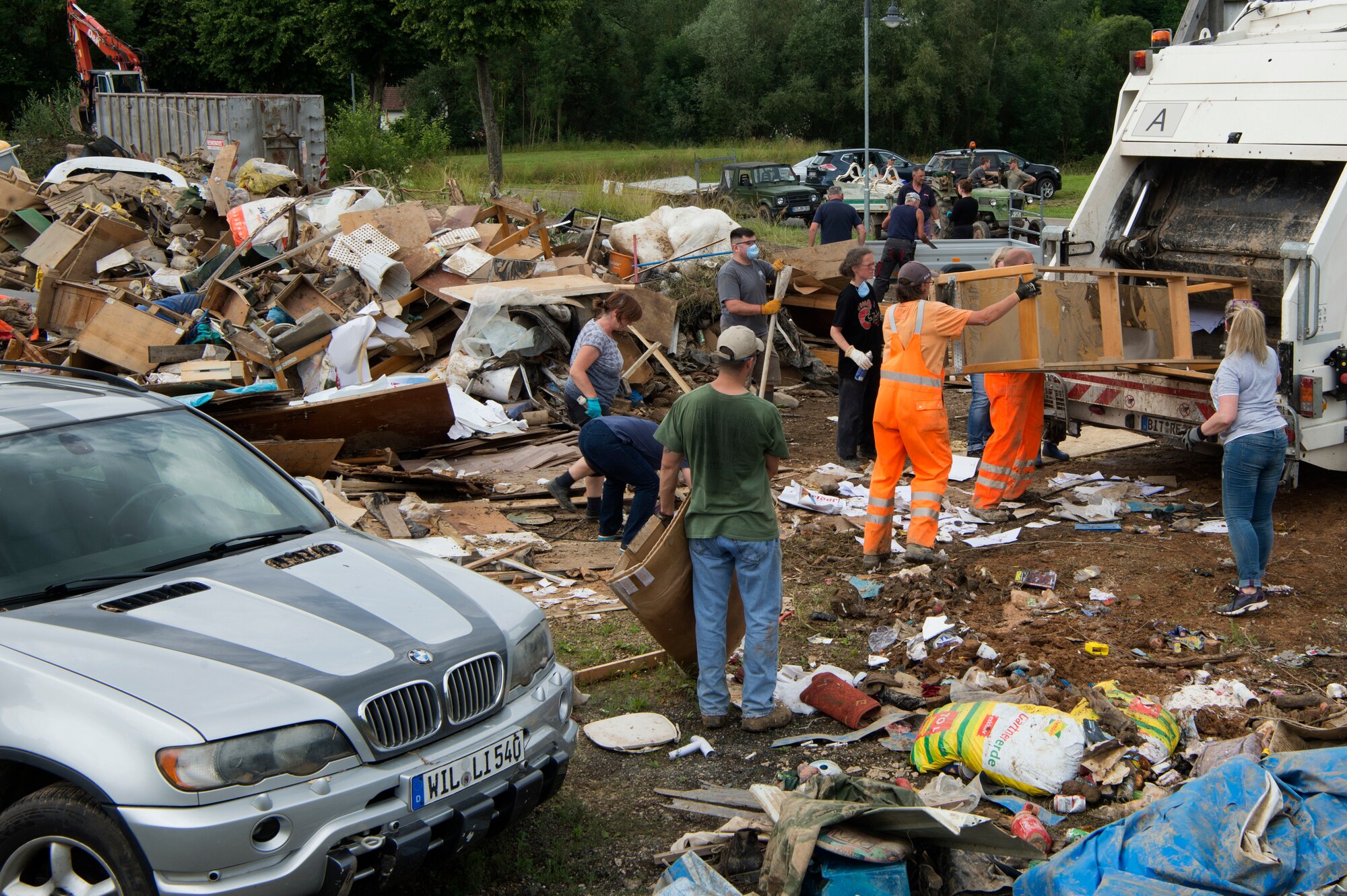 Over 900 rescue workers including firefighters, police officers, German Red Cross and the German Rescue Organization were on duty the night several towns were hit by floods.