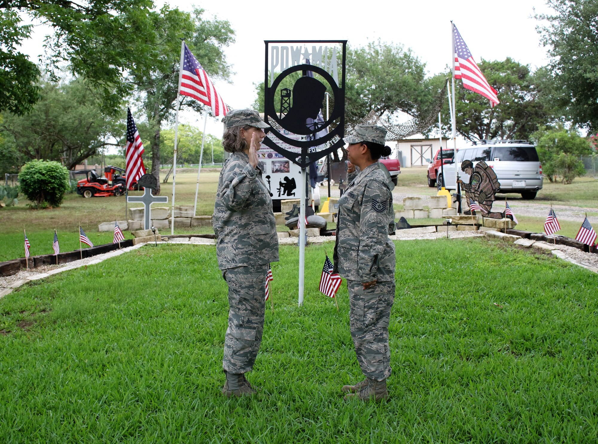 340th FTG major reenlists former teammate