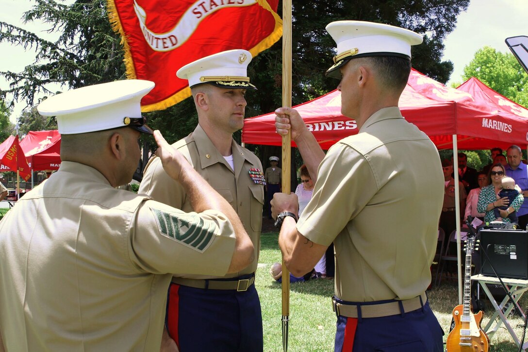 Maj. Jonathan Frerichs relinquishes command of Recruiting Station San Francisco to Maj. Clinton Hall, during a change of command ceremony, June 18, 2018. Hall served as operations officer for 2nd Battalion, 5th Marine Regiment prior to assuming command of RS San Francisco. (U.S. Marine Corps imagery by Sgt. Nichole Stoehrer/Released)