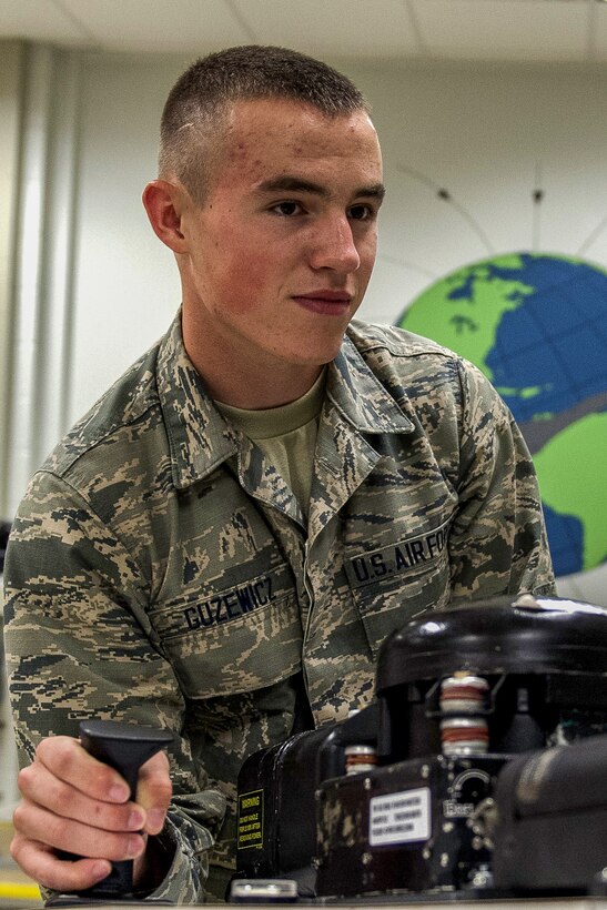 Airmen ACE instrument and flight control systems apprentice course