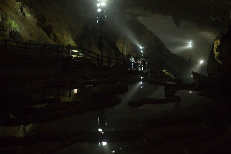 Iwakuni families explore cave, take voyage to safari land