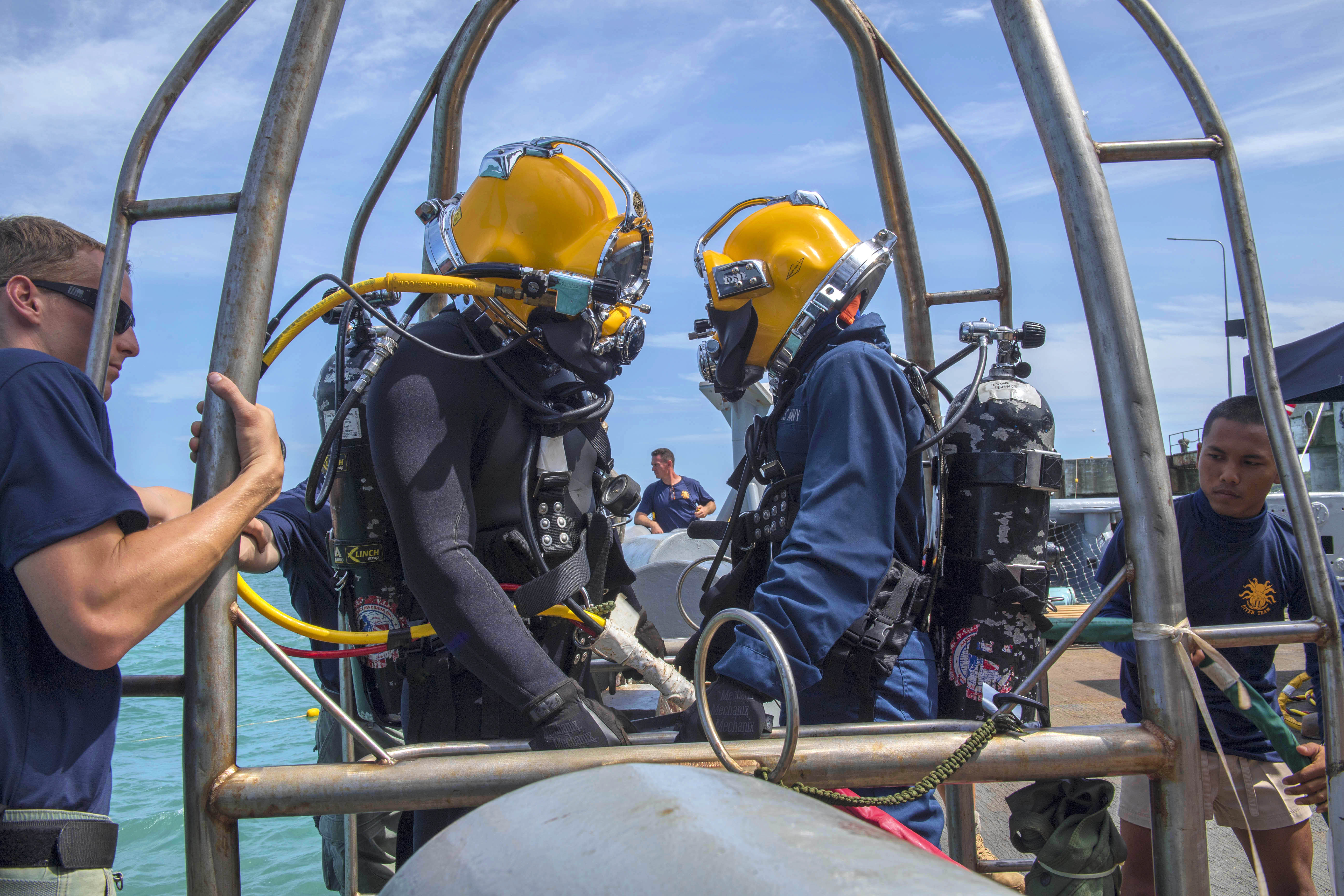 navy diver training program